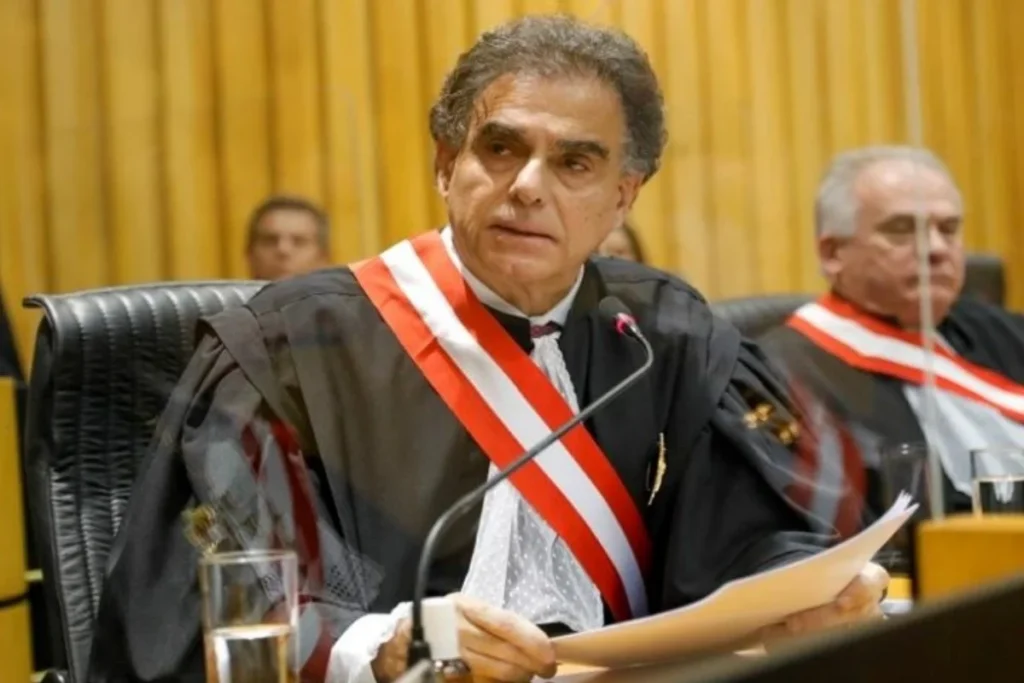 Novo presidente do TST critica penduricalhos de juiz: “Tem que parar”