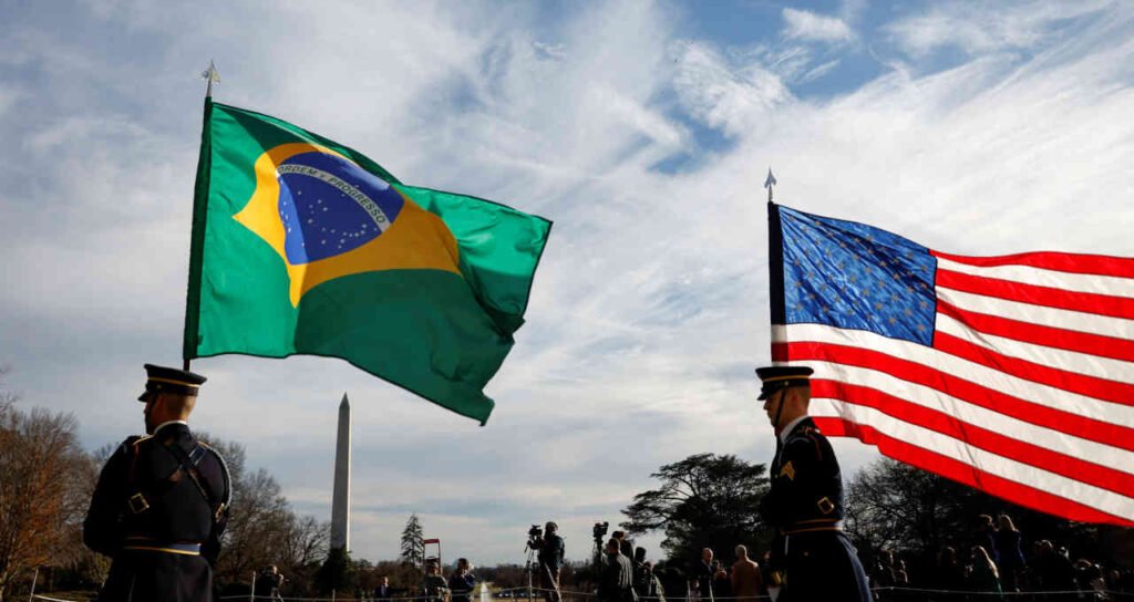 Em dia de julgamento de Bolsonaro, Embaixada dos EUA no Brasil republica mensagem contrária a Moraes