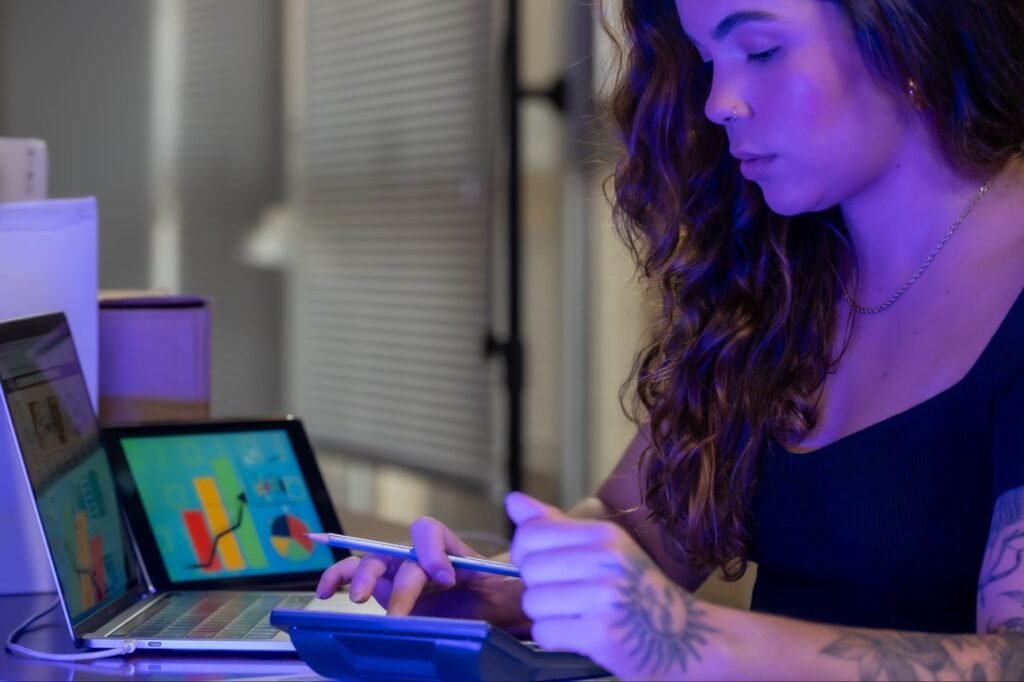 58% dos brasileiros têm dificuldade para localizar normas e regras que devem cumprir, revela CNI