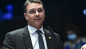 “Não aceitaremos anistia meia bomba proposta por Alcolumbre” diz Flávio Bolsonaro
