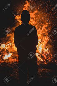 Soldados colombianos são cobertos de gasolina e incendiados durante operação contra laboratório de cocaína; vídeo