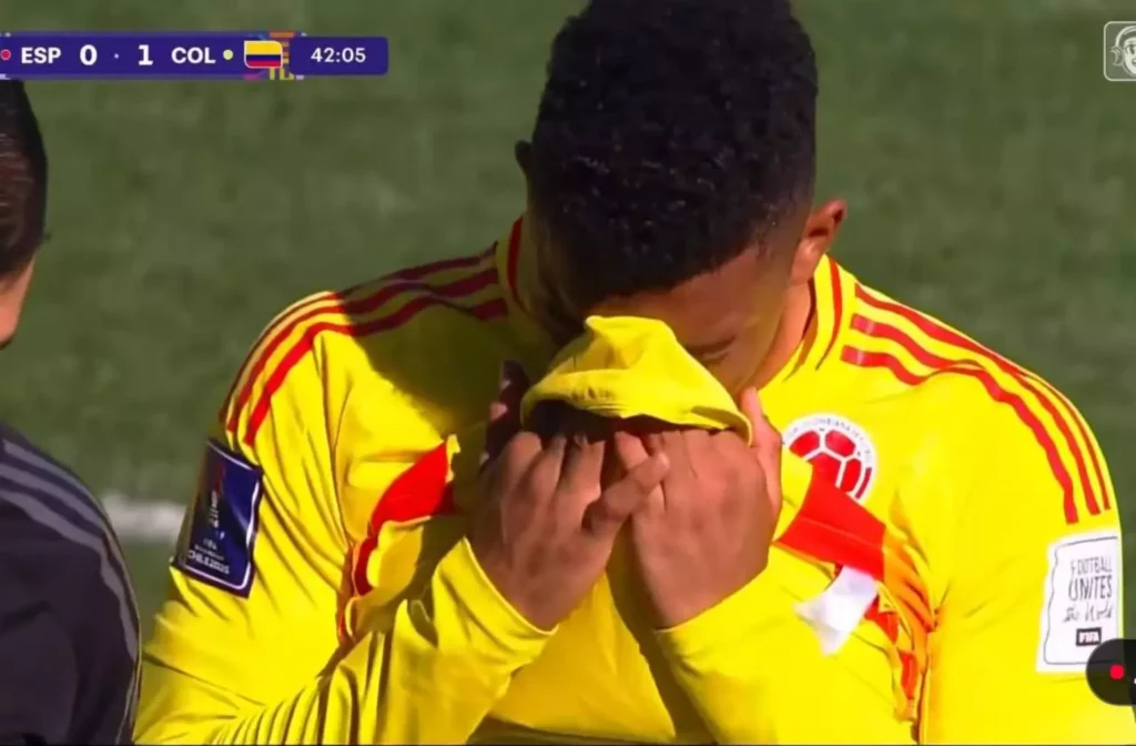 Mais um? Jordan Barrera, do Botafogo, sai de campo chorando em jogo do Mundial Sub-20
