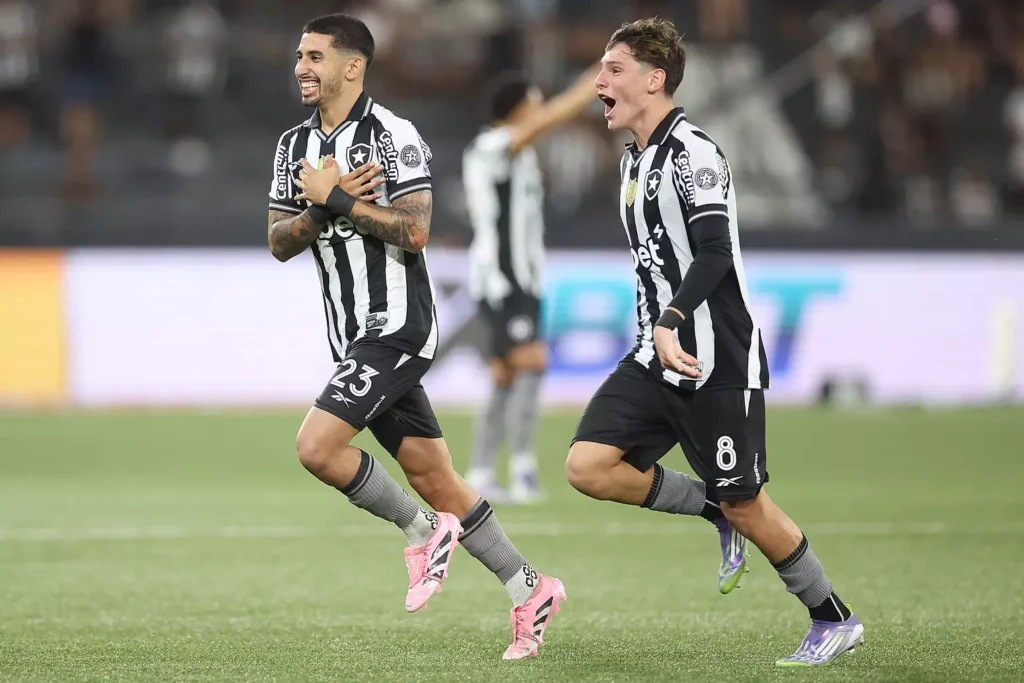 Botafogo pode ter retorno de sete jogadores contra o Santos