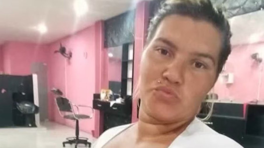 Traficantes filmam execução de mulher em favela