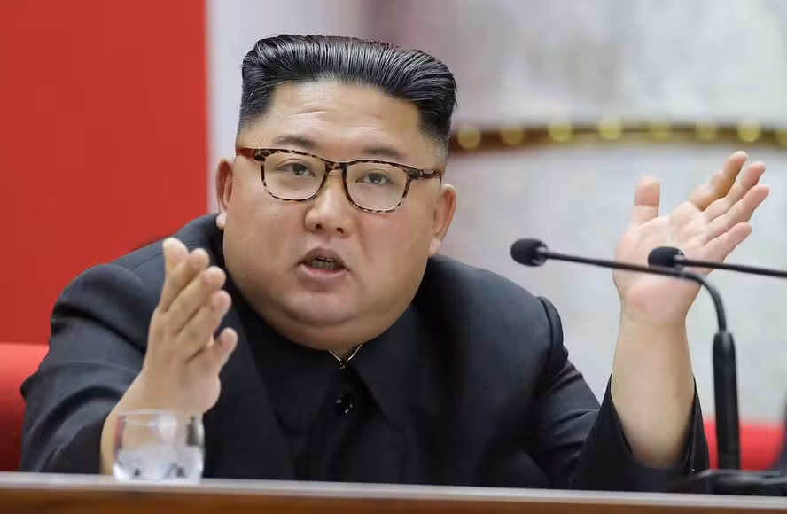 Ditador da Coreia do Norte lança perseguição contra mulheres com implantes de seios ‘capitalistas’, diz jornal