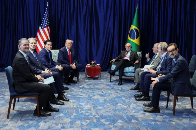 Lula e Trump se reúnem para negociar tarifaço pela primeira vez; o que se sabe até agora