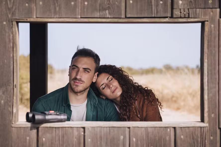 Da paixão à crise: psicóloga de casais explica os cinco estágios de um relacionamento