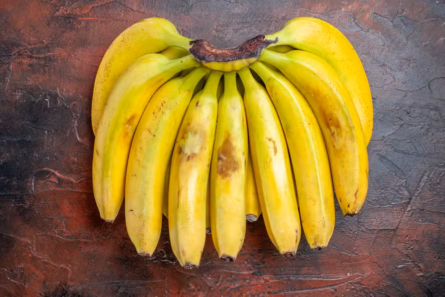 O truque caseiro infalível que mantém as bananas frescas e amarelas por 16 dias