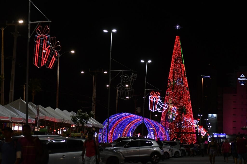 Prefeitura acende nesta quinta (27) as luzes do Polo Natalino da Avenida Praia de Ponta Negra