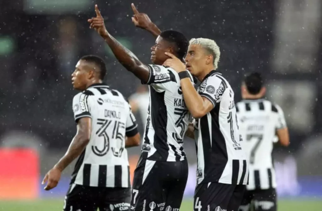 Kadir brilha com dois gols, e Botafogo vence rebaixado Sport