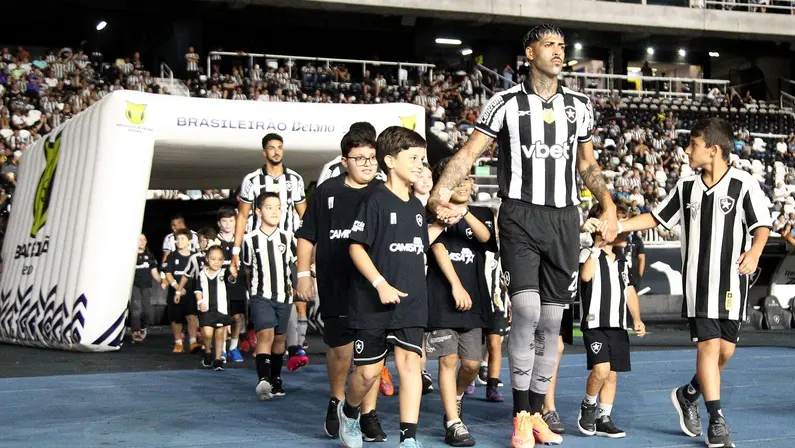 Botafogo chega a 99,6% de chances de Libertadores e 57,59% de vaga direta, calculam matemáticos