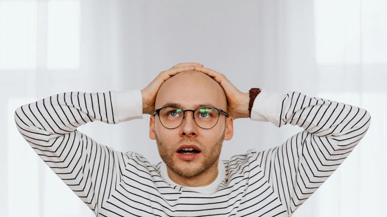 Por que às vezes você esquece o que ia dizer quando entra em uma sala