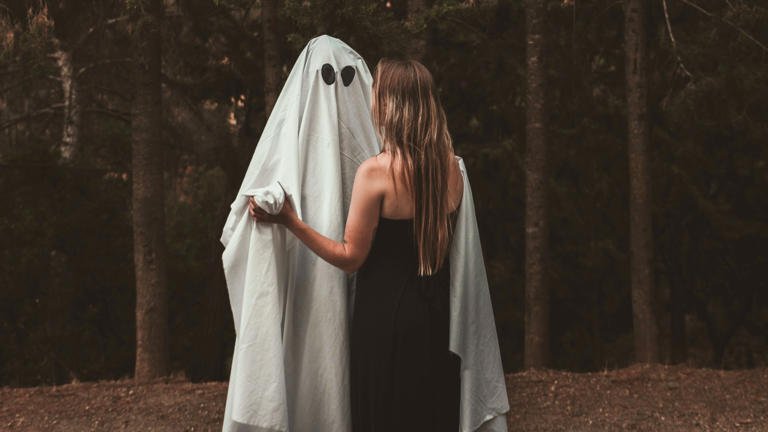 Por que você às vezes sente uma presença quando não há ninguém lá?