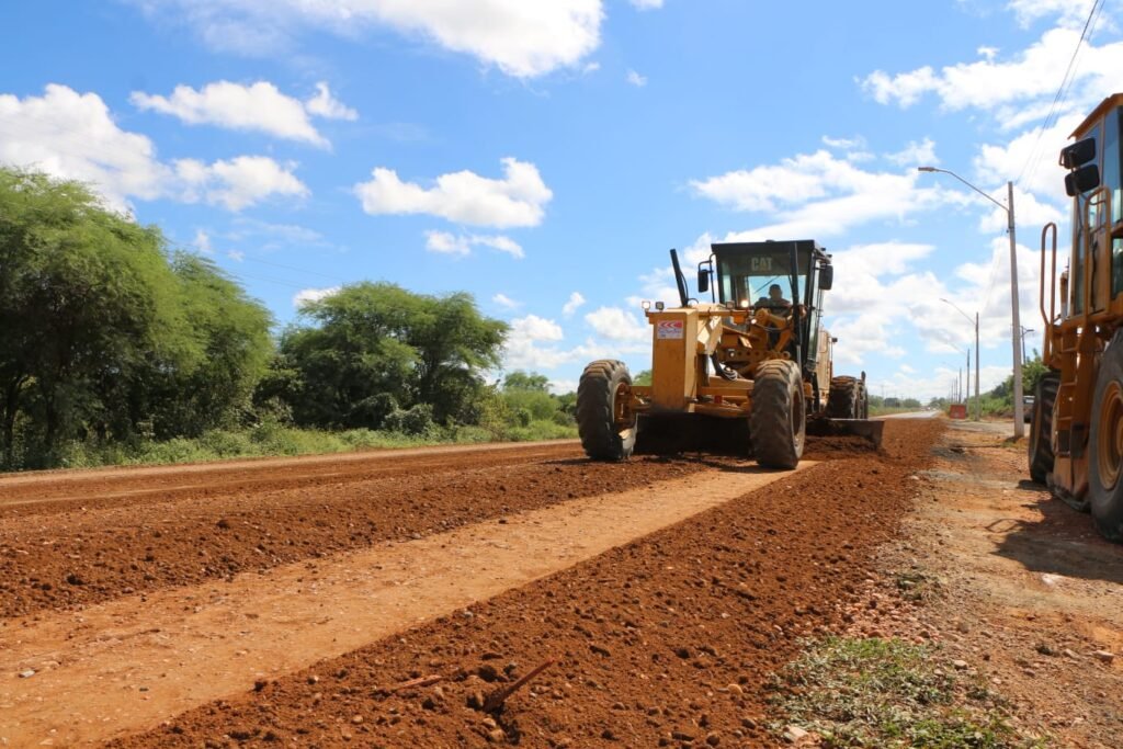 Governadora assina ordem de serviço para pavimentação da estrada de Pilões