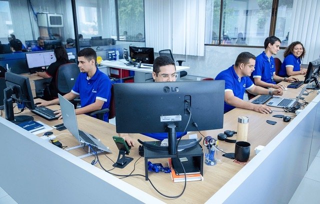 Empresas de TI oferecem 28 vagas de estágio e emprego