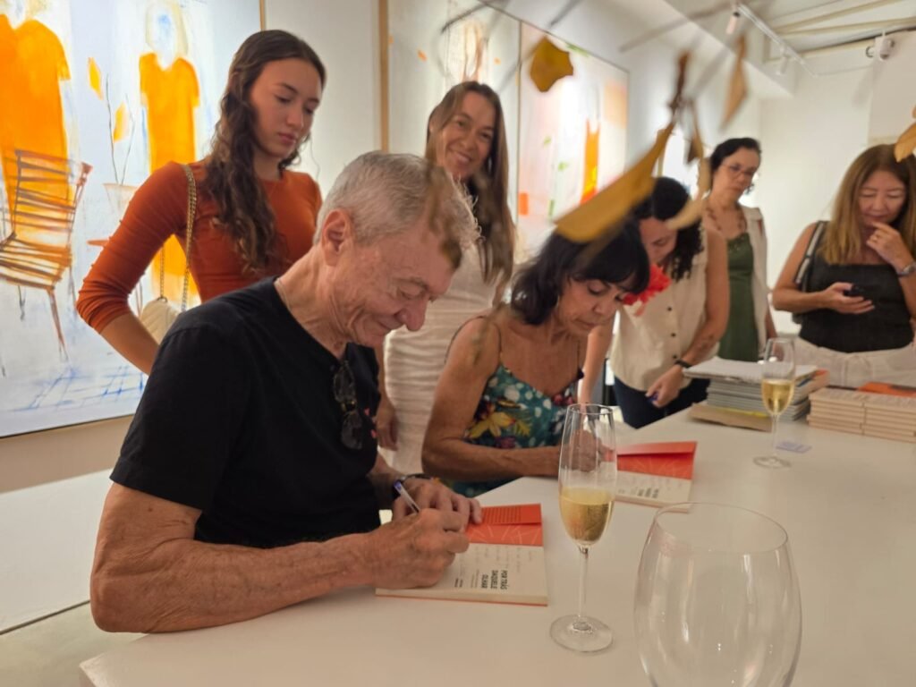 Lançamento do livro “Por Trás Daquele Olhar” é sucesso e lota Galeria Sol da Meia Noite em São Miguel do Gostoso