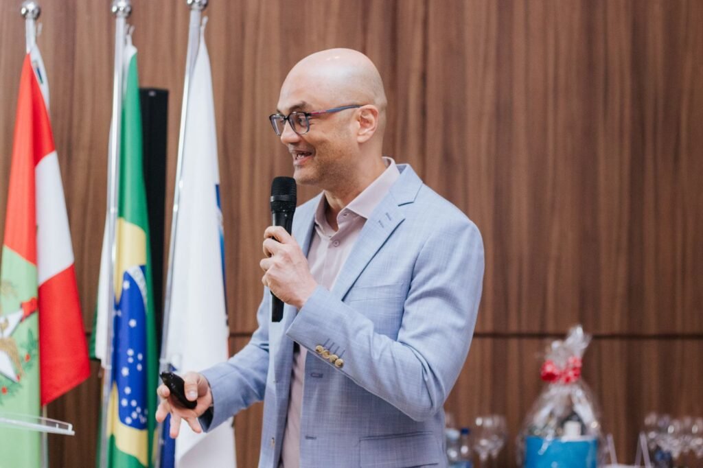 Carlos André representa o RN em congresso nacional e defende rigor técnico na proteção de vínculos familiares