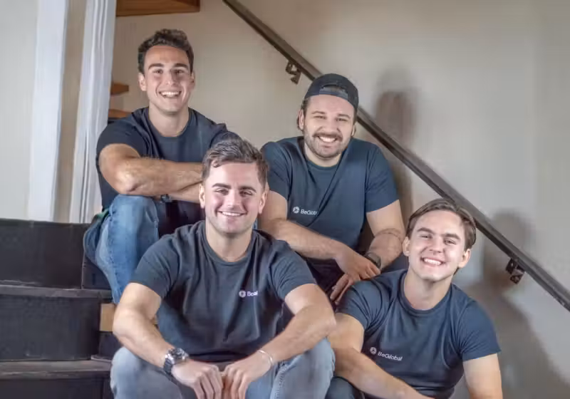 Amigos se demitem, vão morar em Pipa e criam empresa global