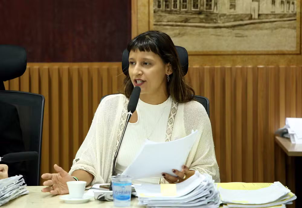 Relator dá parecer favorável à cassação do mandato da vereadora Brisa Bracchi