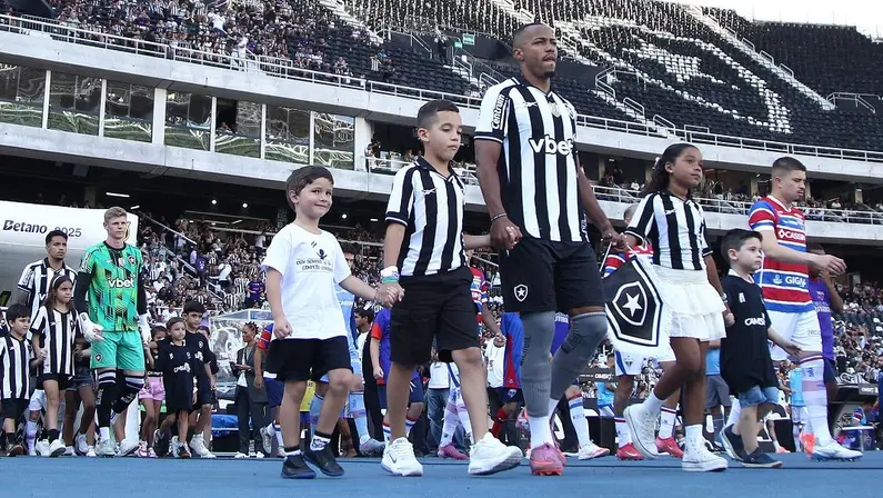 Com luz verde, Botafogo tem mais nomes em negociação, além de Lucas Villalba, e mira novo perfil