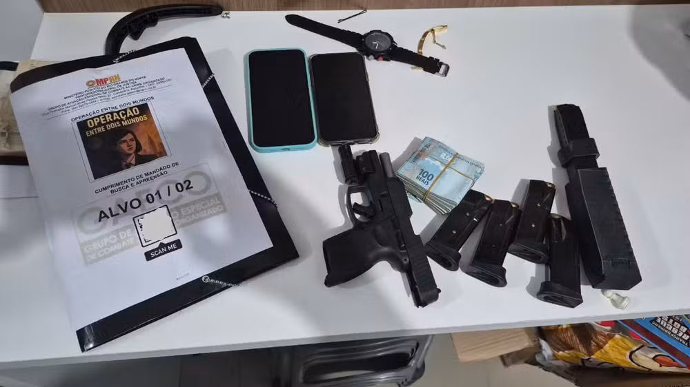 Servidora da Justiça suspeita de envolvimento e ajuda a facção criminosa é afastada do cargo no RN