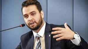 Defesa de Filipe Martins diz que Cid é culpado e controlou narrativa da PGR na trama golpista