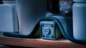 Rede criminosa invadiu 120 mil câmeras domésticas para obter e vender vídeos de teor sexual