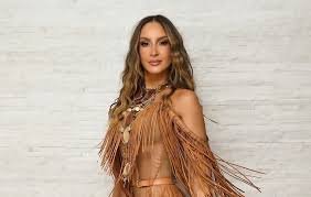 MP processa Cláudia Leitte e pede R$ 2 milhões após cantora trocar “Iemanjá” por “Yeshua” em música