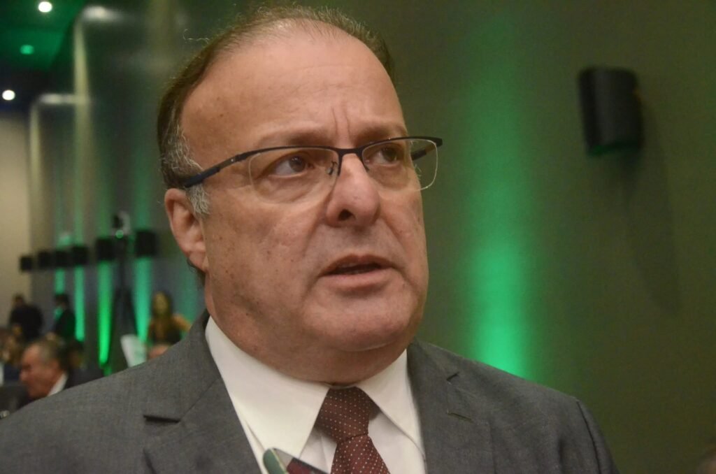 Em nota pública, defesa esclarece que decisão do TRE não atinge o Prefeito Paulinho Freire