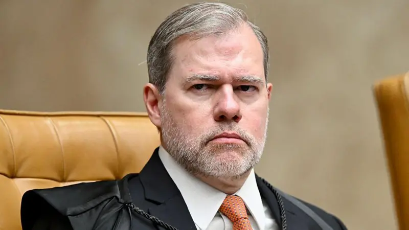 Toffoli e Moraes deveriam se declarar suspeitos no caso do Banco Master, diz especialista em regulação