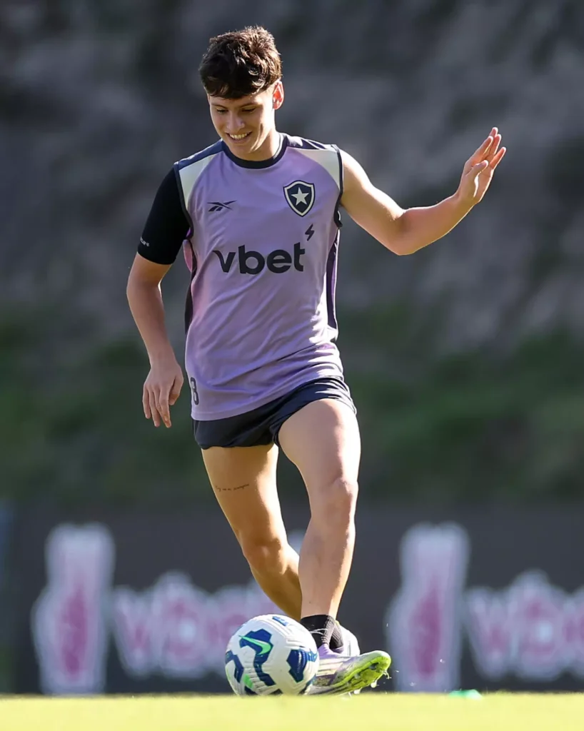 Botafogo encontra novo protagonista no meio após saída de Savarino