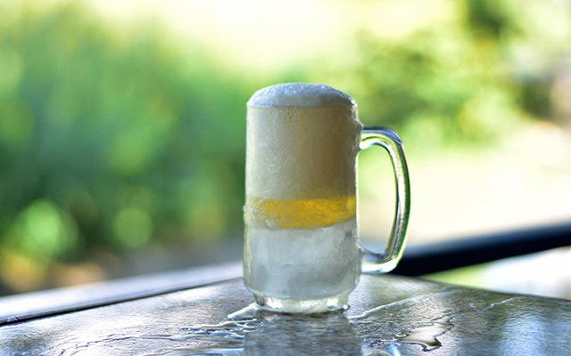 Cerveja congelou, e agora? Calma que tem solução e é perfeita para quem quer a bebida trincando nesse calor!