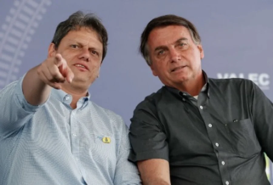 Tarcísio visita Bolsonaro nesta quinta e deve tratar de apoio a Flávio