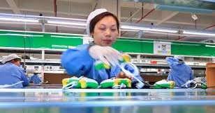 Crescimento do setor de serviços da China atinge menor nível em 6 meses em dezembro, mostra PMI privado