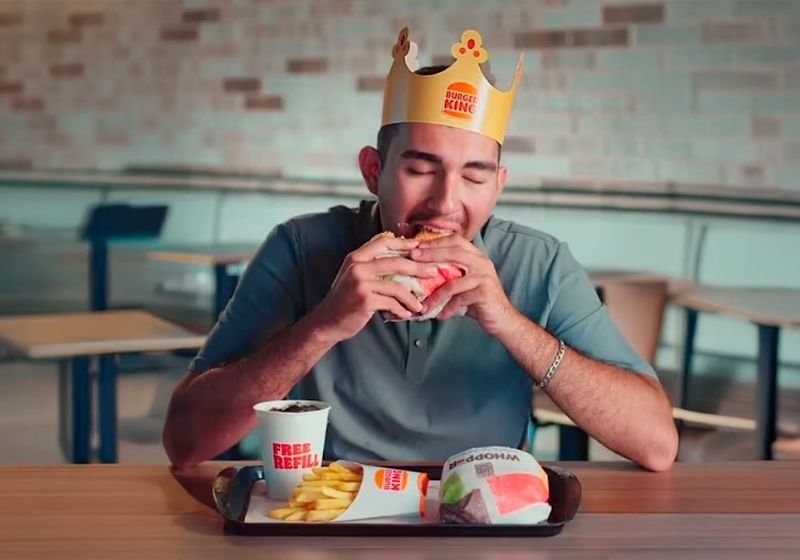 Burger King contrata Roberto, abandonado no Pico Paraná, para campanha sobre amizade