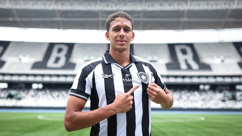 Botafogo anuncia a contratação de zagueiro Riquelme: ‘Sensação única vestir essa camisa’