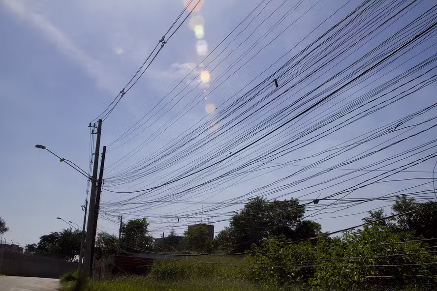 7 leis bizarras já propostas no Brasil – do poste climatizado ao dia do gol da Alemanha