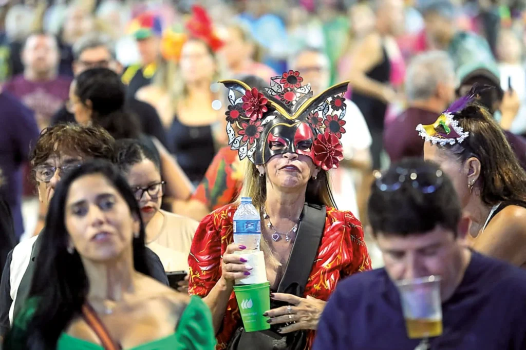 Confira a programação de shows e blocos nos principais carnavais do RN