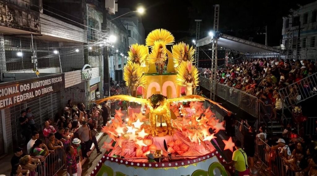 Desfile das escolas de samba encerra Carnaval de Natal em grande estilo