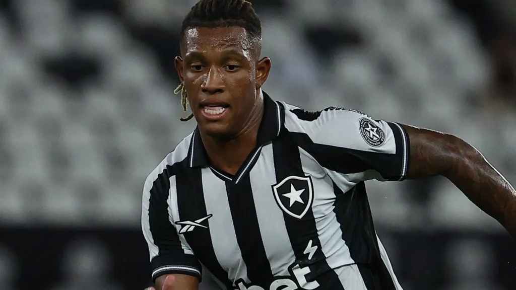 Palmeiras quer Danilo e Botafogo já teria definido preço para negociar seu meio-campista