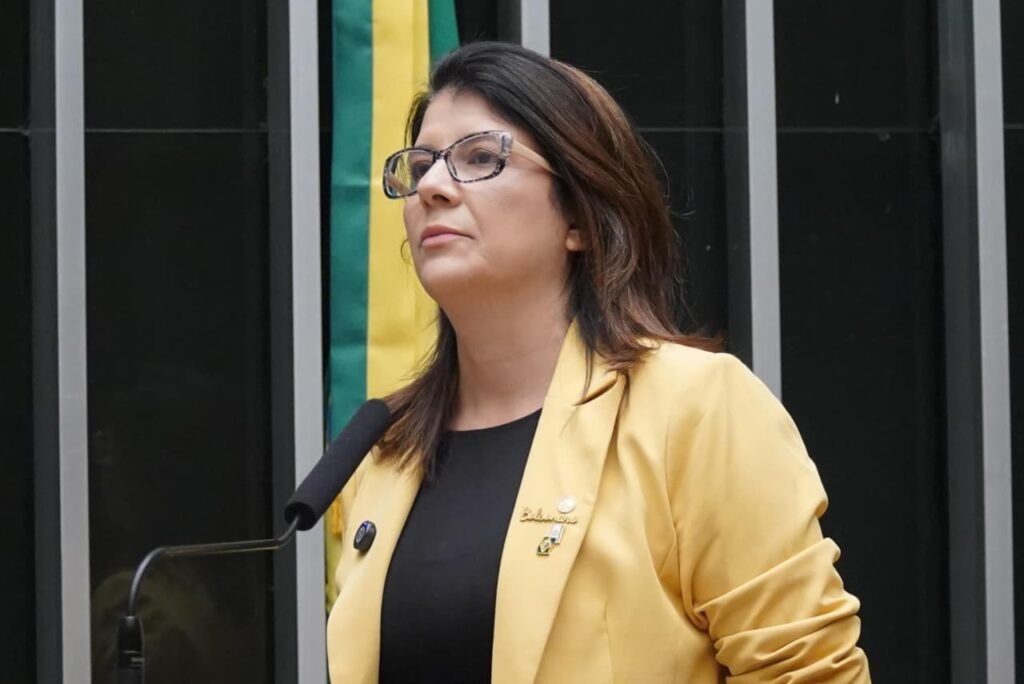Carla Dickson denuncia Lula, PT e Acadêmicos de Niterói por improbidade, abuso de poder econômico e político