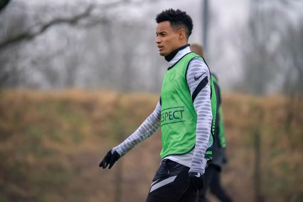 Botafogo negocia a contratação de Paulinho para a lateral esquerda