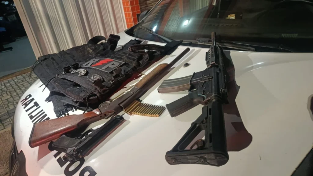 Polícia apreende fuzil, coletes balísticos e munições após confronto em Areia Branca