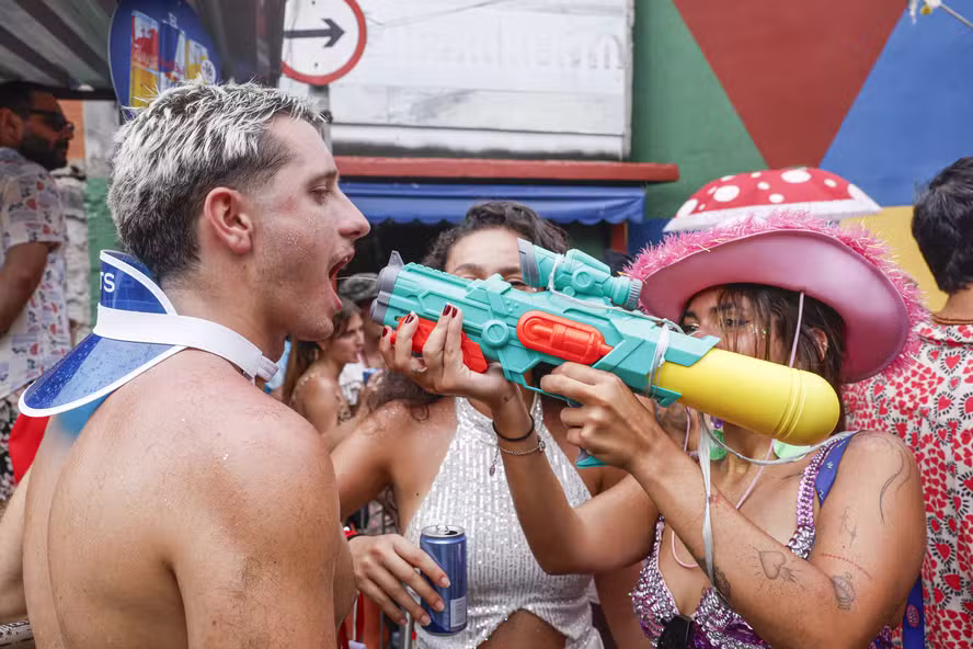 É possível se hidratar sem tomar água?