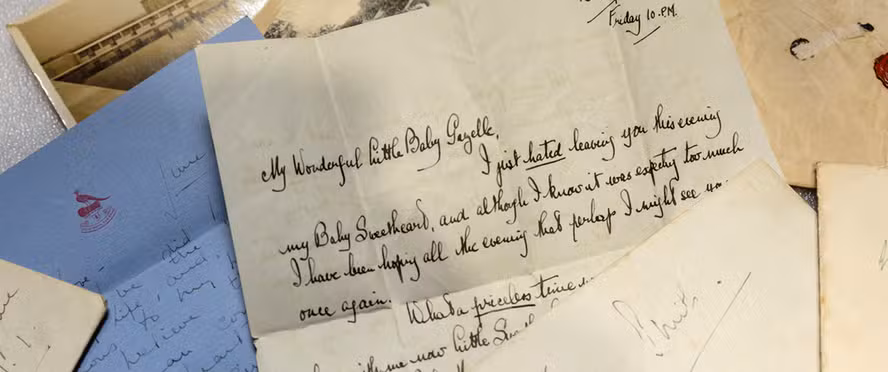 Cartas de amor proibido do início do século 20 são descobertas em arquivo de empresa