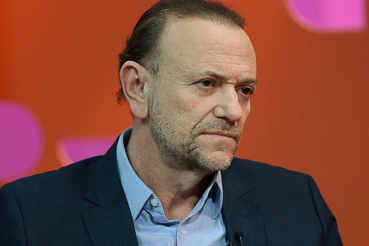 Presidente do PT admite derrota ‘nas ruas’ e chama Flávio Bolsonaro de ‘pedra no sapato’