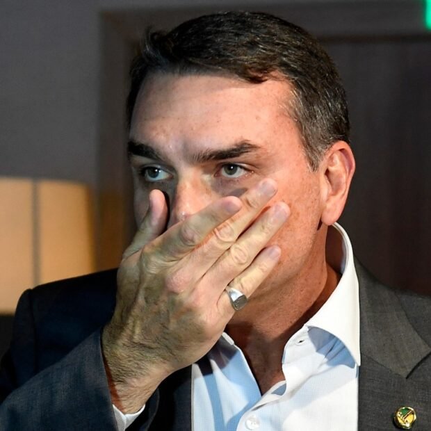 Nos EUA, Flávio Bolsonaro prega valores conservadores e promete lutar contra agenda woke