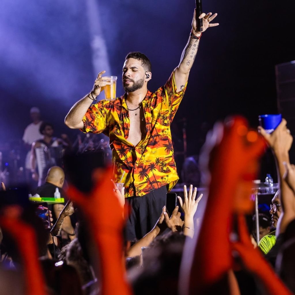 Falta um mês: Ingressos chegam a 90% vendidos para show de Henrique & Juliano, Henry Freitas e Zé Vaqueiro