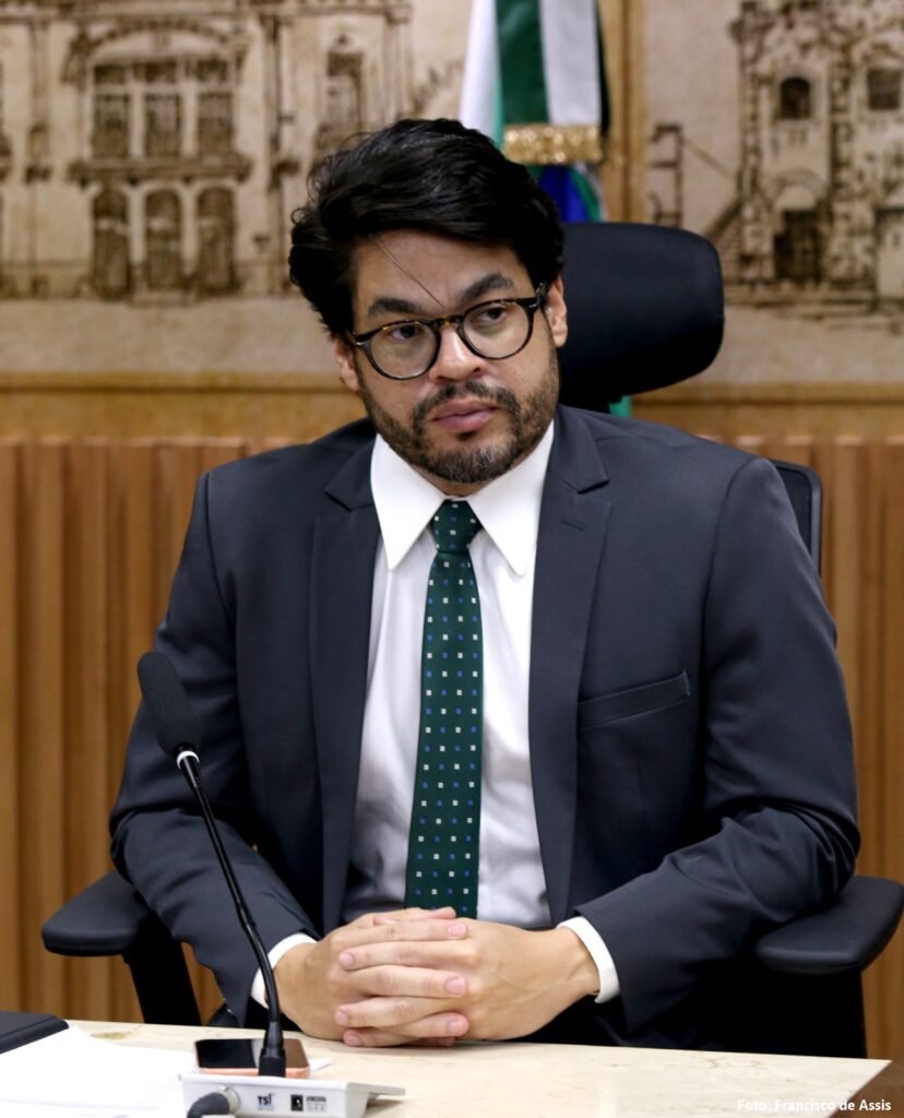 Vereador Leo Souza denuncia superlotação nos ônibus após redução da frota em Natal