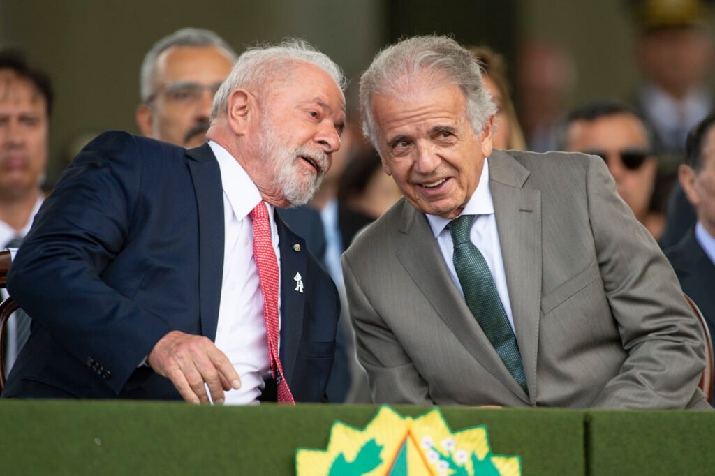 Exército gasta R$ 1,27 bilhão com mísseis, blindados e canhões no governo Lula